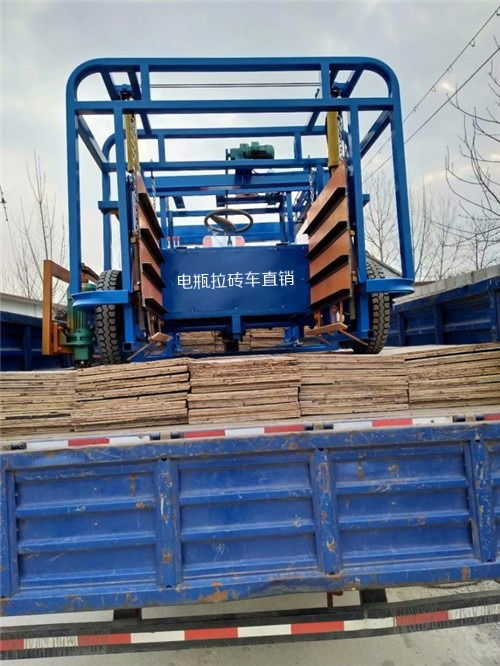 水泥磚設備的核心角色 叉磚車與運坯車的高效協(xié)同